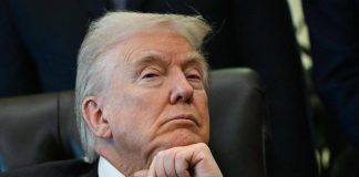 Trump dorme nello Studio Ovale? Le foto ‘sospette’ e la risposta della Casa Bianca
