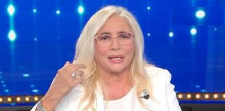 Domenica In, Mara Venier si opera: “Dopo la trasmissione, intervento per maculopatia”