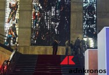 Roma, assessore sardo cade da scale del Ministero delle Imprese: in frantumi parte della vetrata di Sironi