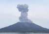 Il vulcano Sakurajima si ‘risveglia’: alta colonna di cenere e fumo