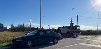 Dosolo, scontro tra due auto all’incrocio della Sp.57: tre persone coinvolte