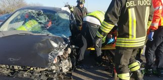 Castiglione, violento impatto tra due auto: feriti un 66enne e un 28enne trasportato in elisoccorso a Brescia