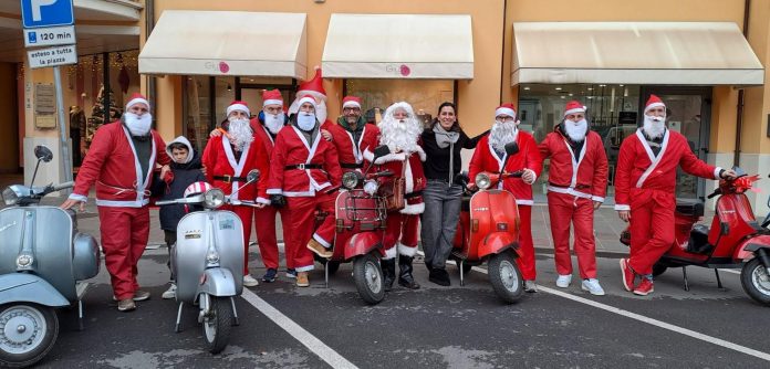 Natale in Vespa 2025