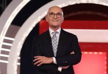 Alfonso Signorini si autosospende da Mediaset: “Campagna diffamatoria e calunniosa”