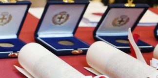 Ambrogini, cerimonia senza contestazioni: standing ovation per poliziotto ferito