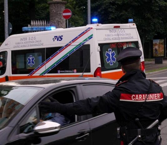 Roverbella, fuori strada nella notte con la Mercedes: 45enne al Poma