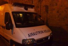 Trovato morto in un baule, aperta un’inchiesta: indagati la madre e i fratelli