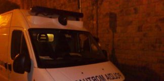 Trovato morto in un baule, aperta un’inchiesta: indagati la madre e i fratelli