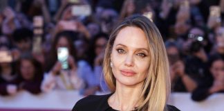 Angelina Jolie mostra le cicatrici della mastectomia: il messaggio per le donne