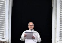 Papa all’Angelus: “Spesso ridicolizzato chi oggi crede alla pace e ha scelto via disarmata”