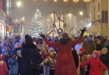 La magia di “Santa Lucia” porta messaggi di pace per le vie della città