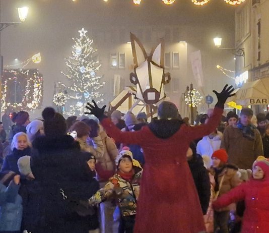 La magia di “Santa Lucia” porta messaggi di pace per le vie della città