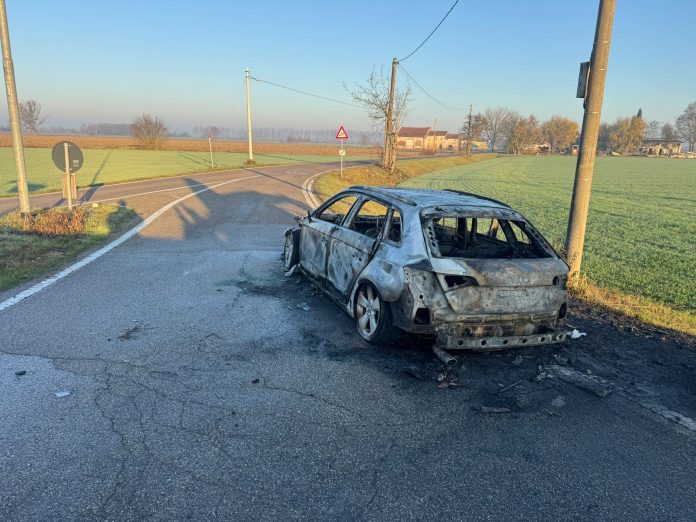 auto-in-fiamme-pegognaga-2