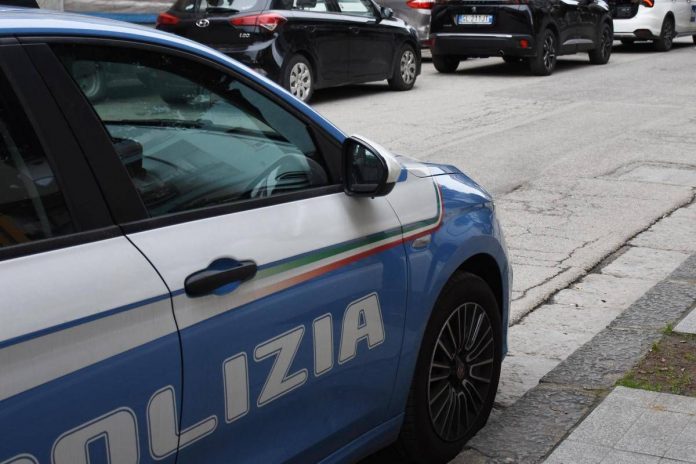 automobile_polizia_ipa_accoltellato