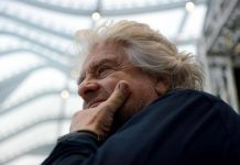 Beppe Grillo, il ritorno sul blog : “Politici? Come zombie nei palazzi”