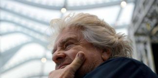 Beppe Grillo, il ritorno sul blog : “Politici? Come zombie nei palazzi”