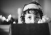 Natale, doni ai bimbi a mezzanotte? La pediatra: “Meglio scartarli il mattino dopo, ecco perché”