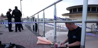 Strage Bondi Beach, sui social le immagini della coppia che affronta l’attentatore e viene uccisa