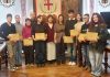 Mantova, consegnate le borse di studio del Comune ai dodici “super diplomati”