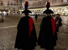 Periodo natalizio, intensificati i controlli. In centro storico anche i Carabinieri in grande uniforme
