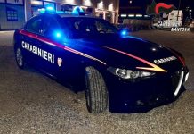 Fugge dai Carabinieri dopo l’allarme suicidio, si schianta durante l’inseguimento e viene salvato