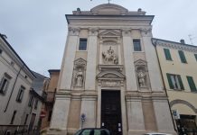 Rubato il presepe di San Martino. Il messaggio della parrocchia: “Non barattatelo con bottiglie di birra”