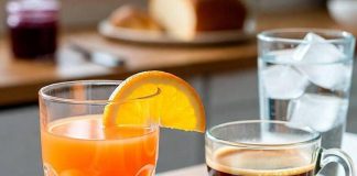 Ecco le 6 bevande da evitare al mattino, i pro e contro: cosa dice l’immunologo
