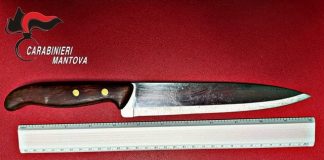 Notte di violenza domestica a Porto Mantovano: 68enne accoltella il marito durante una lite