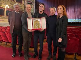 Consegnato l’Arlecchino d’Oro a Damiano Michieletto regista tra tradizione e sguardo contemporaneo