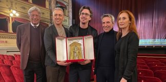 Consegnato l’Arlecchino d’Oro a Damiano Michieletto regista tra tradizione e sguardo contemporaneo