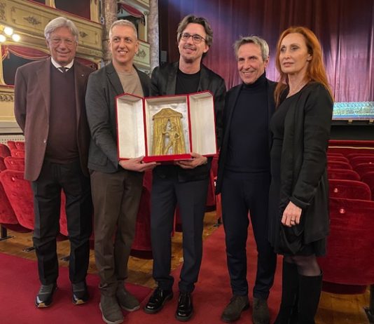 Consegnato l’Arlecchino d’Oro a Damiano Michieletto regista tra tradizione e sguardo contemporaneo