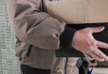 Manovra, Urso: “Tassa su piccoli pacchi? E’ per la consegna di quelli che arrivano dalla Cina”