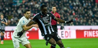 Davis tocca di braccio e segna, il Var convalida il gol: polemiche in Udinese-Lazio
