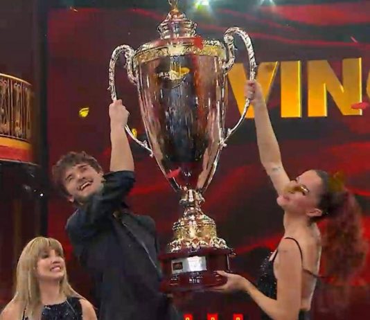 Andrea Delogu trionfa a Ballando con le stelle: “Grazie alla mia famiglia e al mio maestro Nikita”