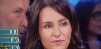 “Affari Tuoi”, la rivaltese Elena coraggiosa e sfortunata: nel Pacco Nero trova 200 euro