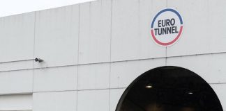 Tunnel sotto la Manica, problemi a circolazione treni con ritardi e cancellazioni. Eurostar: “Rimandate il viaggio”