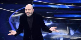Dono di Natale da Checco Zalone, stasera videomessaggio su Mediaset a reti unificate