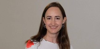 È morta Sophie Kinsella, la scrittrice di ‘I love shopping’ aveva 55 anni