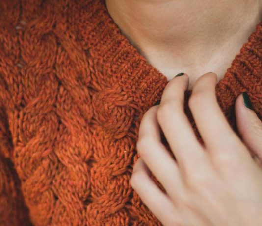 Mal di gola re dei sintomi invernali, ecco perché peggiora di notte