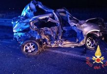Scontro tra furgone e due auto sulla Ss 106, un morto e tre feriti