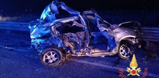 Scontro tra furgone e due auto sulla Ss 106, un morto e tre feriti