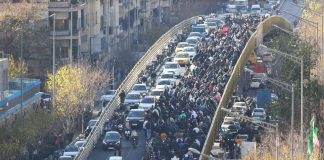 Iran, la protesta di allarga agli atenei: scendono in piazza gli studenti