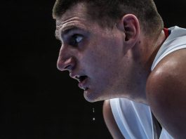 Nba, Jokic stop per infortunio al ginocchio: fermo un mese
