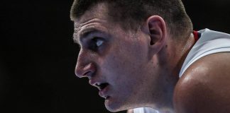 Nba, Jokic stop per infortunio al ginocchio: fermo un mese