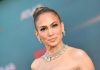 Jennifer Lopez e gli auguri di Natale, il selfie non ‘convince’