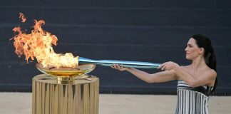 Milano Cortina 2026, fiamma olimpica accolta oggi in Italia da Mattarella