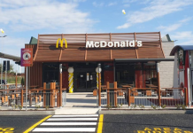 Ustionata dall’olio mentre pulisce la friggitrice: dipendente del McDonald’s in ospedale