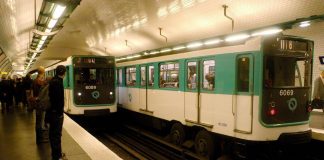 Tre donne accoltellate sulla metro di Parigi. Arrestato l’aggressore