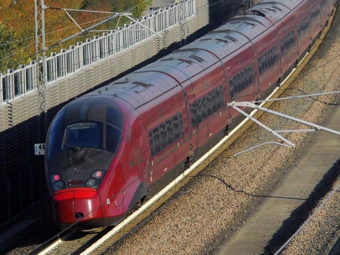 modena._la_linea_ferrovia_tav_ad_alta_velocita_tra_bologna-milano