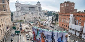 Roma, al cantiere di piazza Venezia la terza opera di ‘Murales’